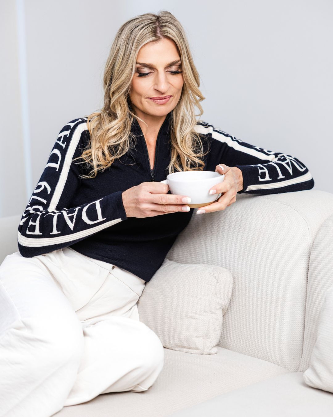 Valérie Martel avec son café